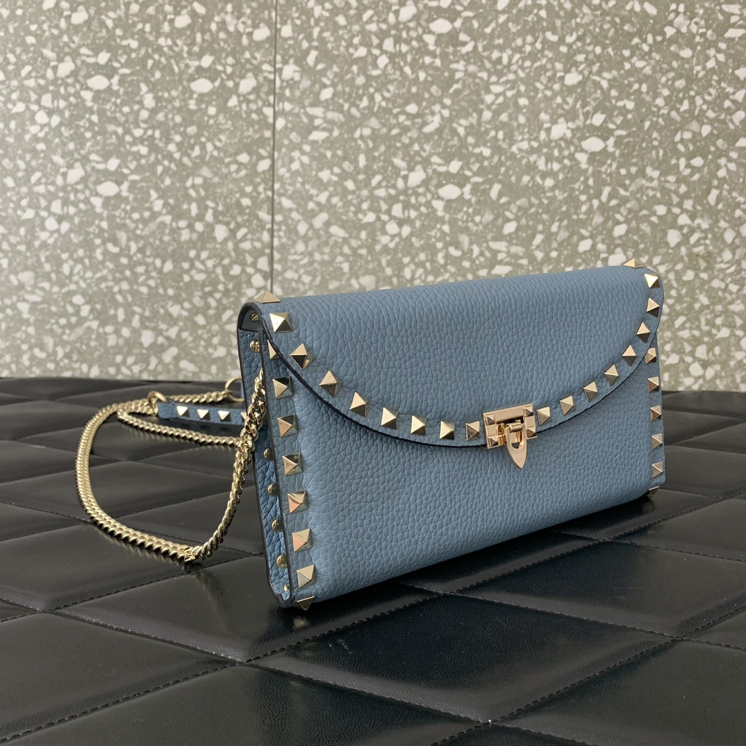 Valentino Garavani Rockstud Small Shoulder Bag in Niagara Grainy Calfskin